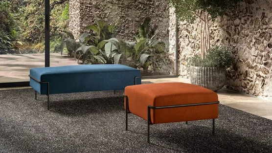  pouf con telaio in metallo e cuscino 